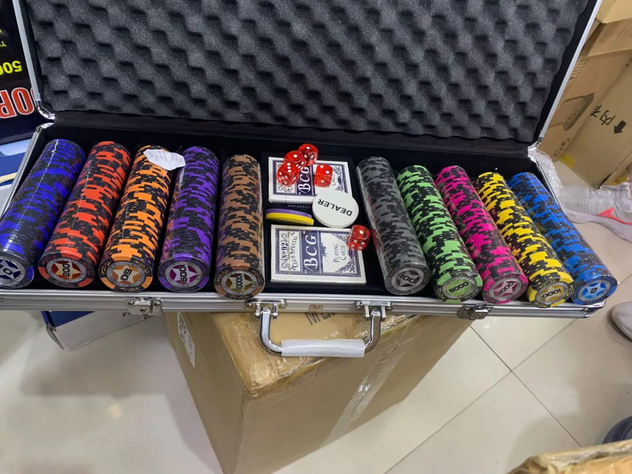 Ceramic poker chips 500 pieces coin box 